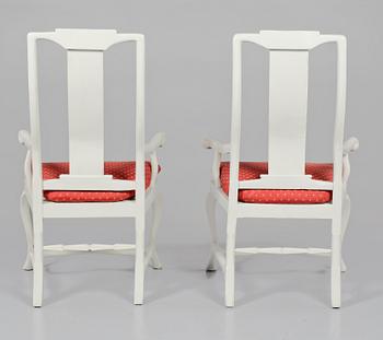 KARMSTOLAR, 2 st, barock samt barockstil, 1700-tal respektive 1900-talets första hälft.