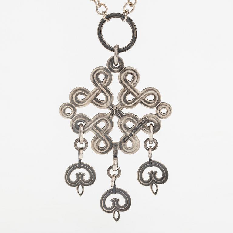 A silver necklace "Karelian ribbon pendant", model 39. Kalevala Koru, Helsinki 1943.