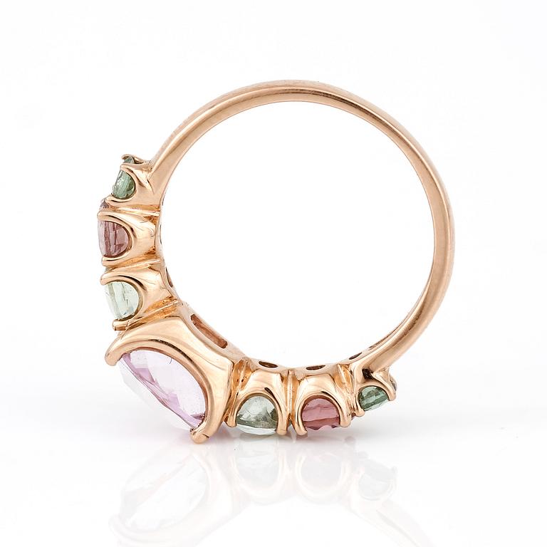 RING, 18K roséguld, kunziter tot ca 2.02 ct, turmaliner tot ca 1.27 ct. Vikt ca 4 g.