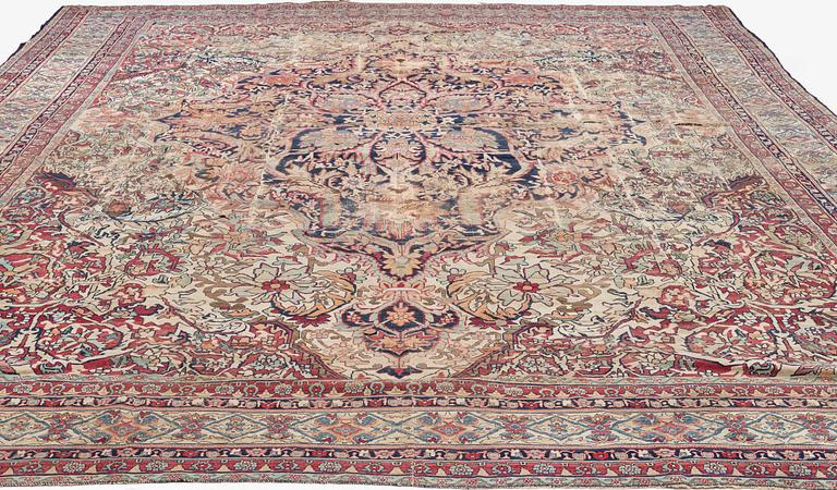 A carpet, antique Kerman Laver, ca. 524 x 392 cm.