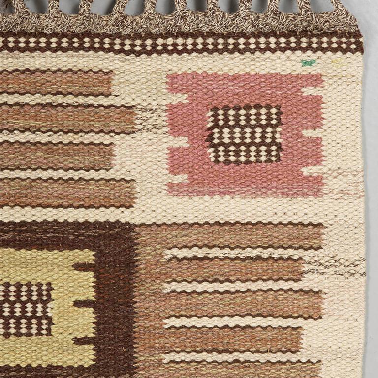 Märta Måås-Fjetterström, MATTA. "Nyponblomman". Rölakan. 245,5 x 178 cm. Signerad AB MMF.