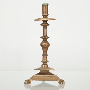 LJUSSTAKE, mässing, troligen Spanien 1600-talets slut.