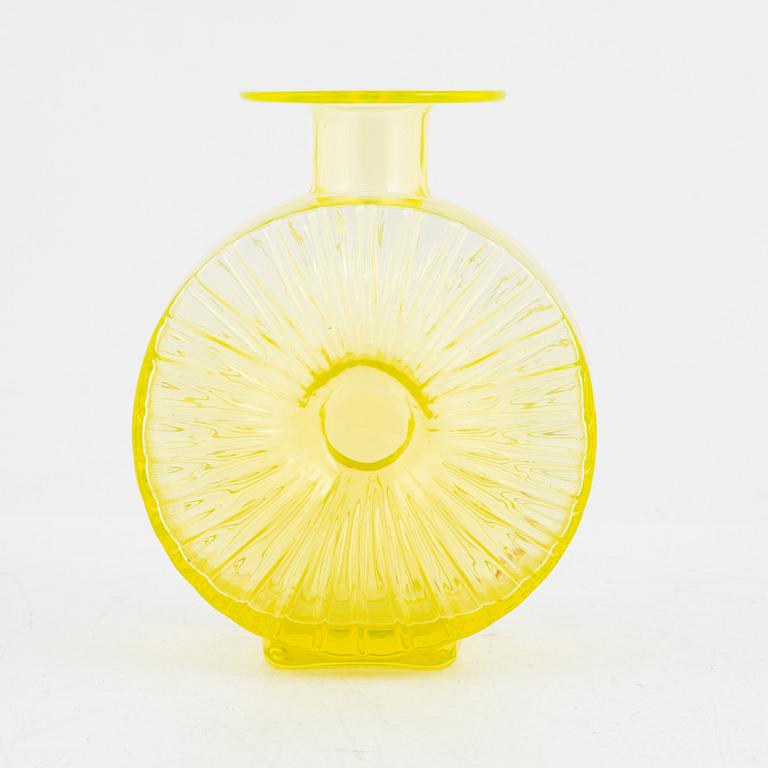 Helena Tynell, flaska, "Solflaskan" Riihimäen Lasi Oy. I produktion 1964-1974.