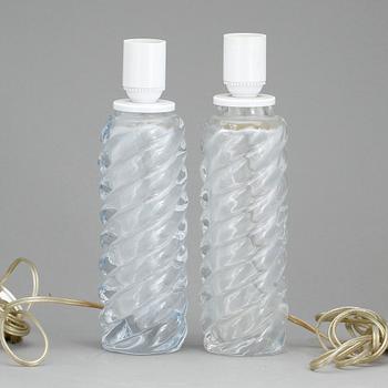 BORDSLAMPOR, ett par, glas, möjligen Reijmyre, 1900-talets andra hälft.