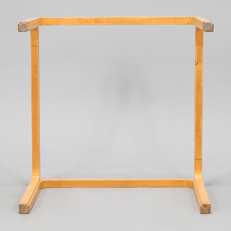 Alvar Aalto 'Y805B' coffee table for Artek 1970s.