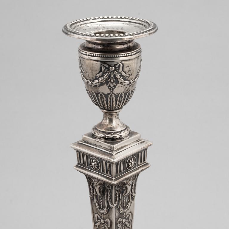 Ljusstakar, ett par, silver, Georg III-stil, James Deakin & Sons (1882-1932), Sheffield, England.