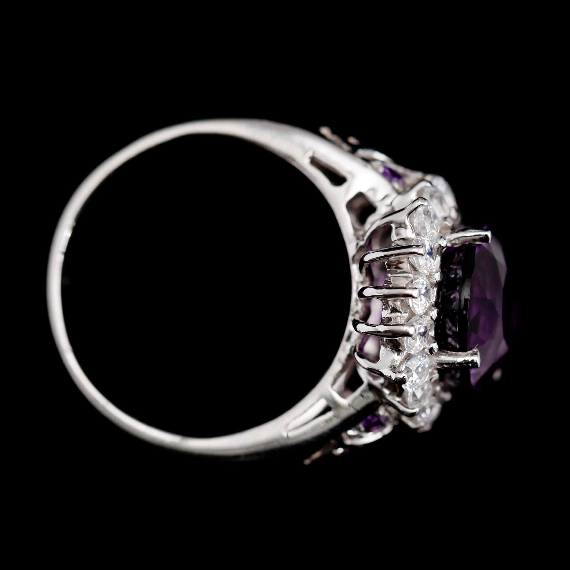 RING, silver, ametist ca 4.75 ct, samt vita zirkoner.