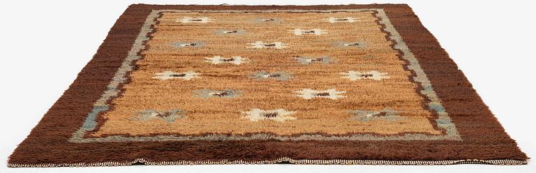 Matta, rya, ca 305 x 209 cm, signerad AK - EJ.