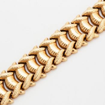 18K gold bracelet.