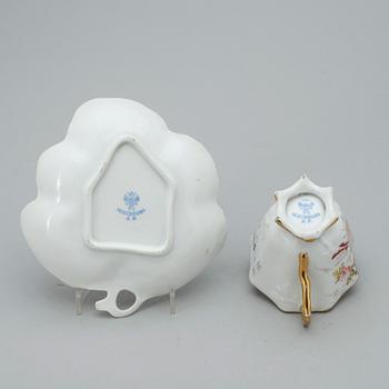 KOPPAR PÅ FAT, porslin, 6 st, Kuznetsov, Dmitrov Factory 1891-1917. Ryssland omkring 1900.