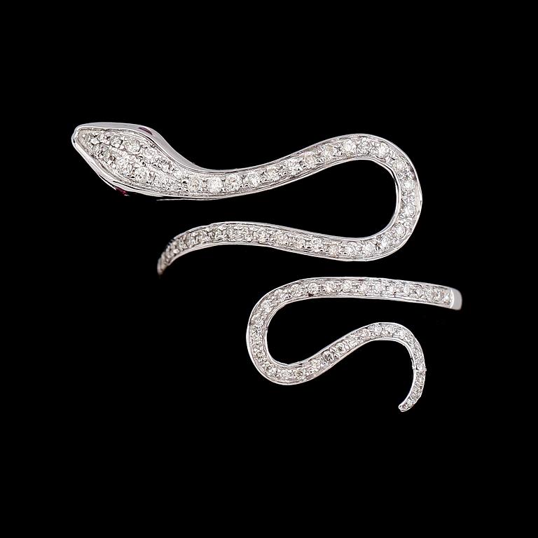 RING, 18K vitguld, brijantslipade diamanter tot ca 0.29 ct, rubiner tot ca 0.02 ct. Vikt ca 5 g.