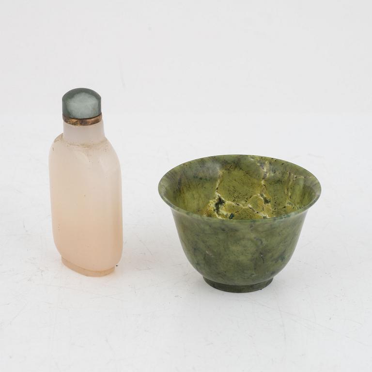 A Chinese agathe bowl and a white stone snuff bottle with stopper, 20th century.