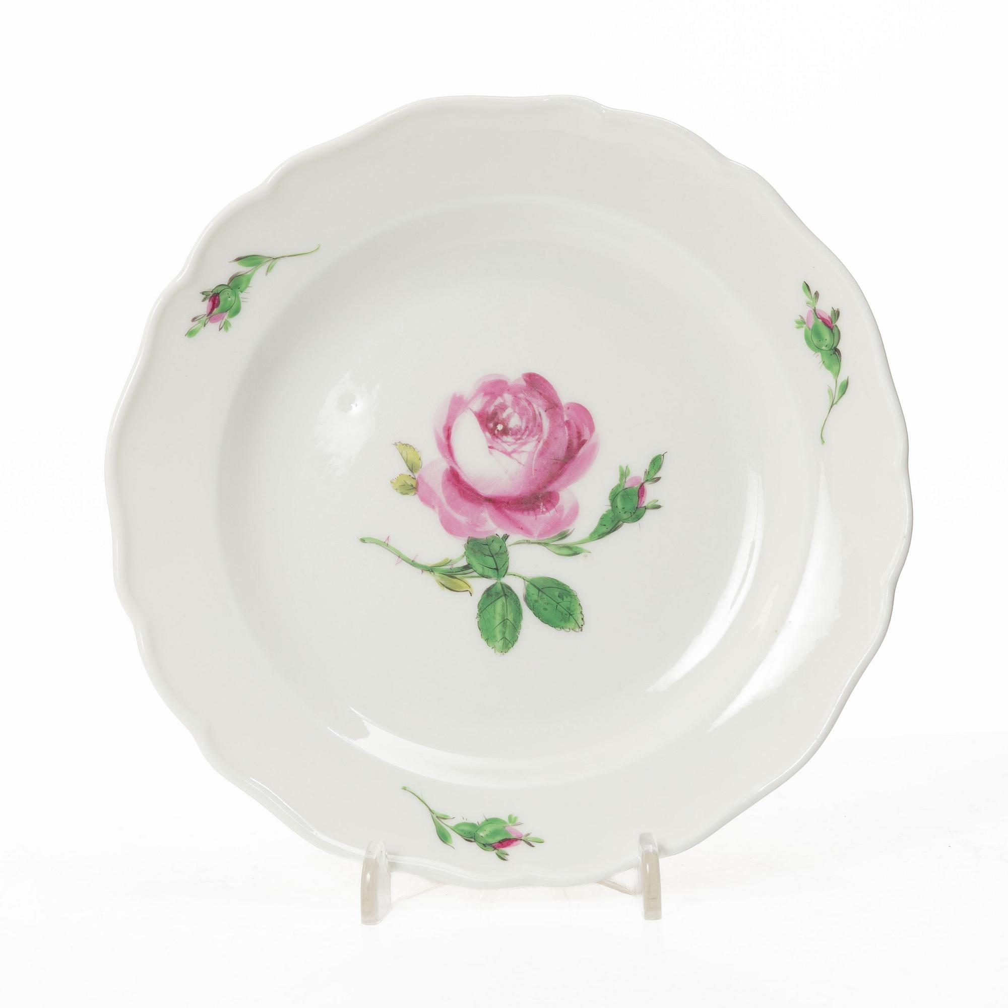 Meissen, Tea and coffee service, approx. 93 pieces, porcelain, “Meissen Rose” (Rote Rose/Meissener Rose).