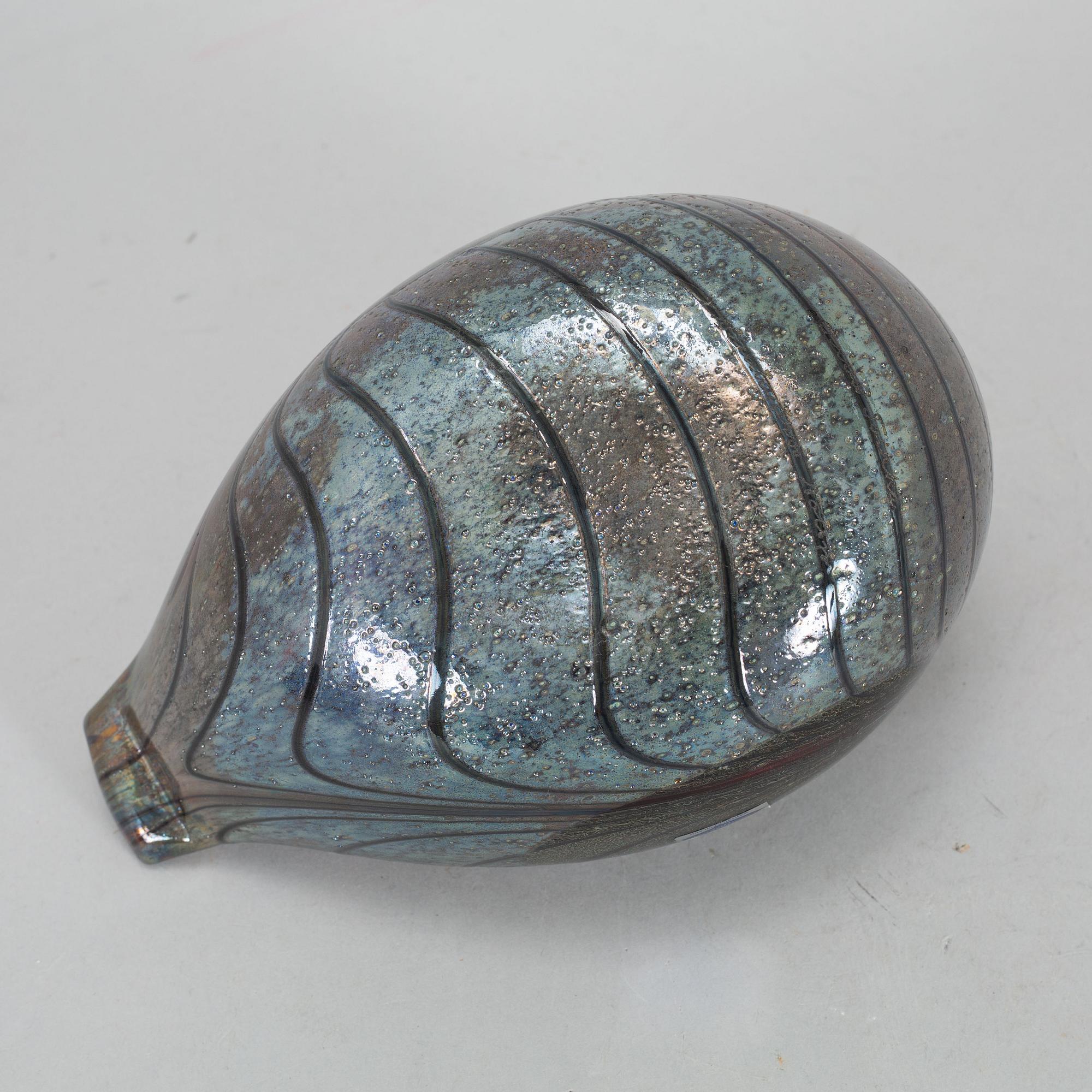 OIVA TOIKKA, a glass sculpture of a bird, Nuutajärvi Notsjö, Finland.