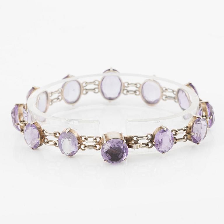 Bracelet, silver with amethysts.