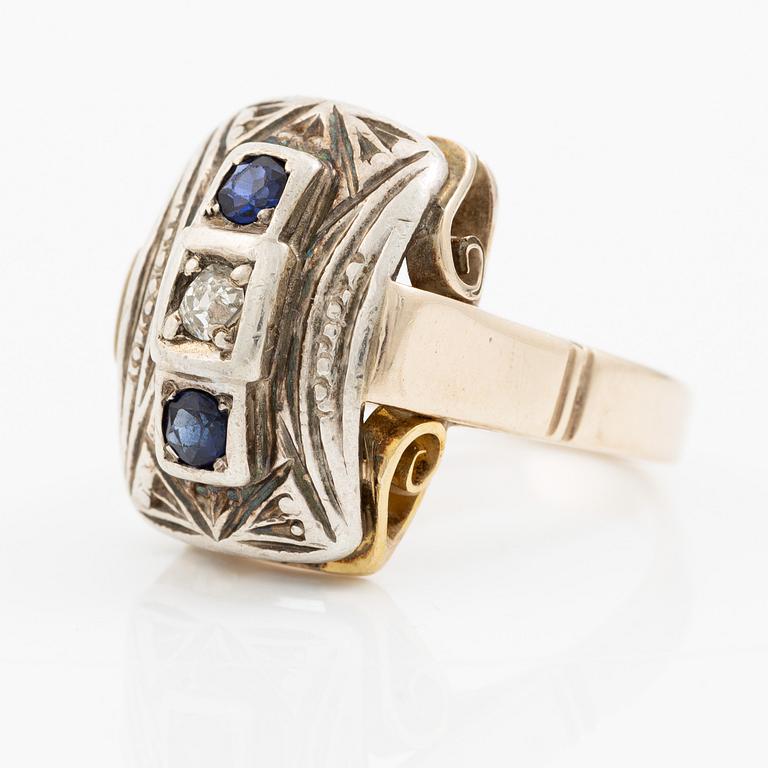 Ring 14K guld med små safirer och gammalslipad diamant.