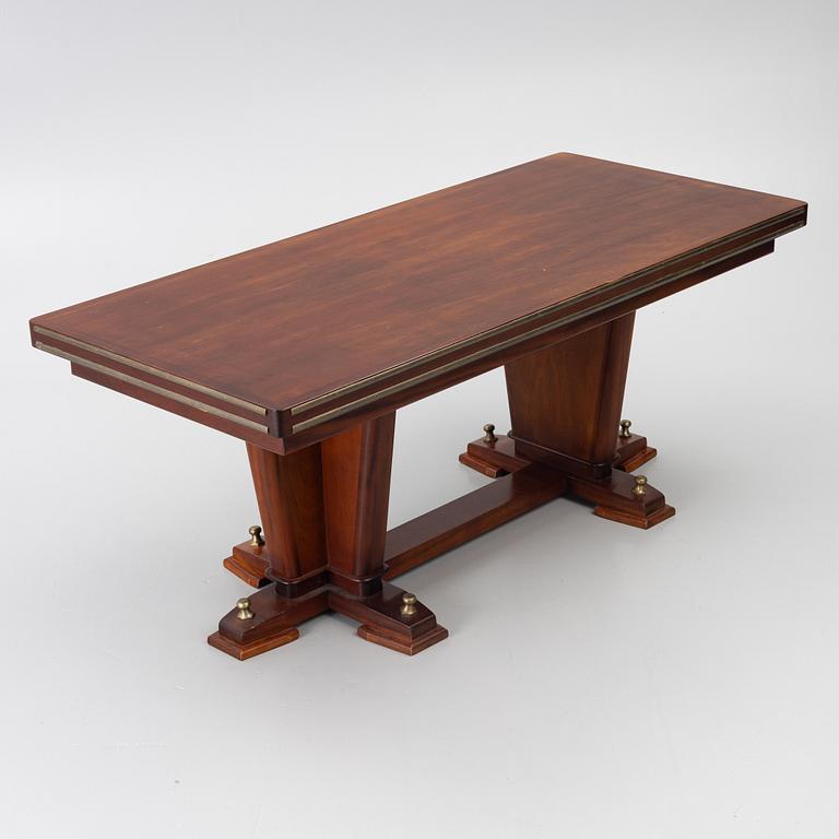 Dining table, 20th century.