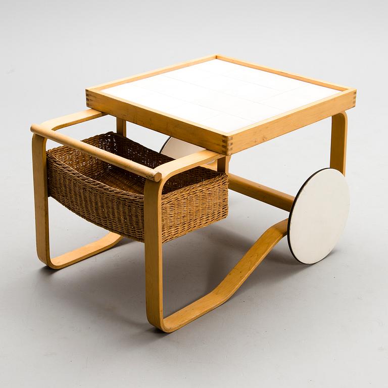 A TEA TROLLEY 900, 1950s/60s.