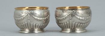 SALTKAR ETT PAR, 84 silver. Ryska importstämplar, tidigt 1900-tal. Vikt 70 g.