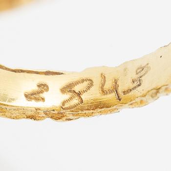 Ring, 18K gold with carved coral in the form of a rose, turquoise, and brilliant-cut diamonds.