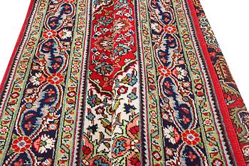 A Tabriz rug, c. 197 x 150 cm.