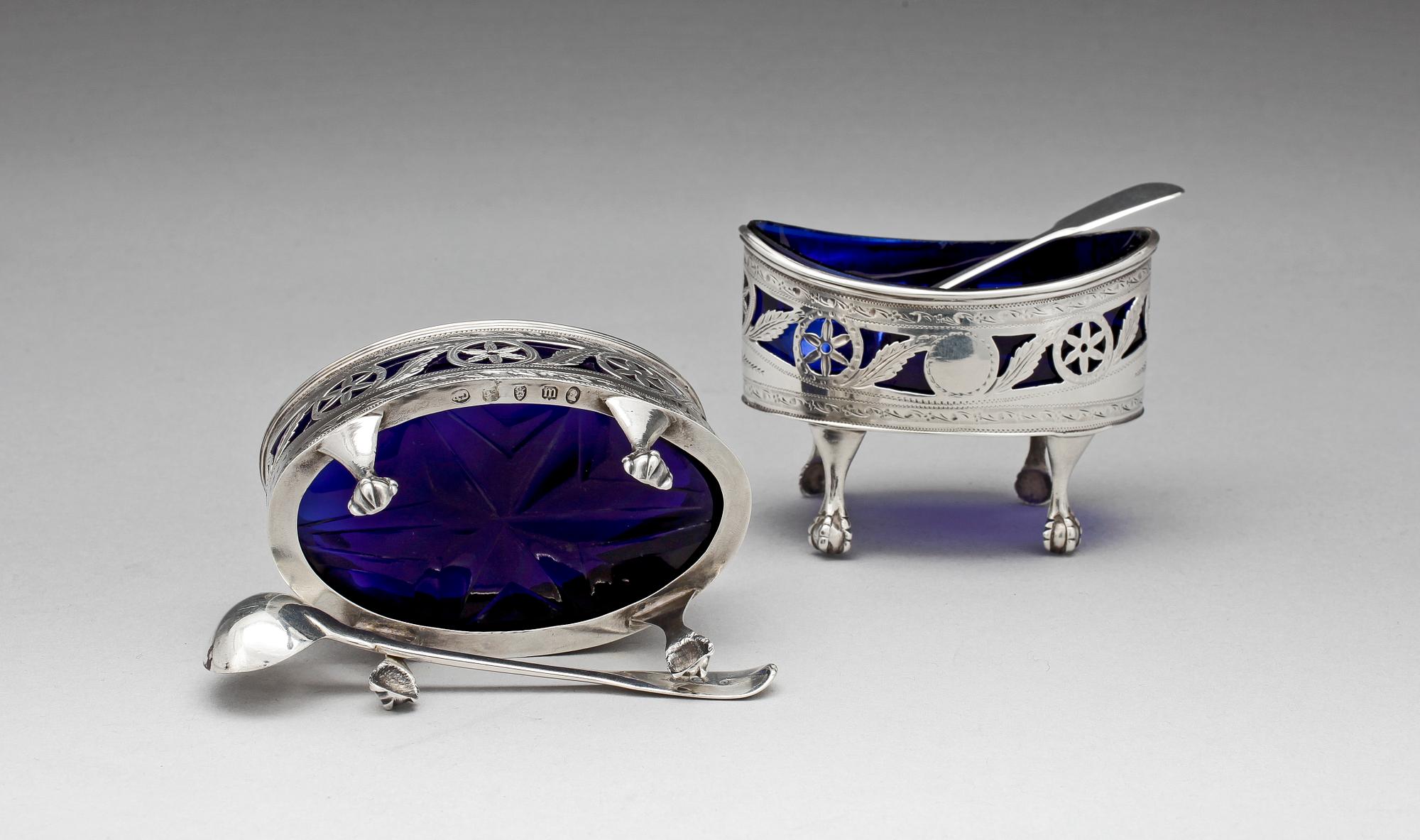 SALTKAR, ett par, silver, London, England, 1787. Ca 115 g.