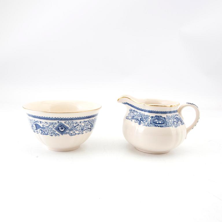 Service 29 pcs Mulberry England earthenware late 20th century.