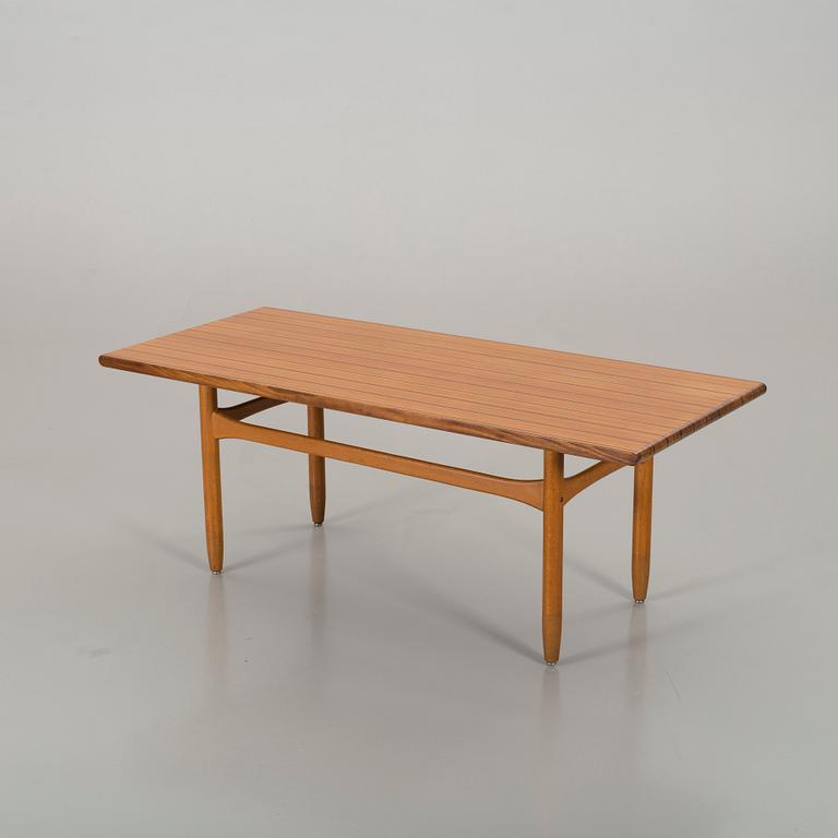 A COFFEE TABLE BY YNGVE EKSTRÖM FOR WESTERBERGS MÖBLER TRANÅS.