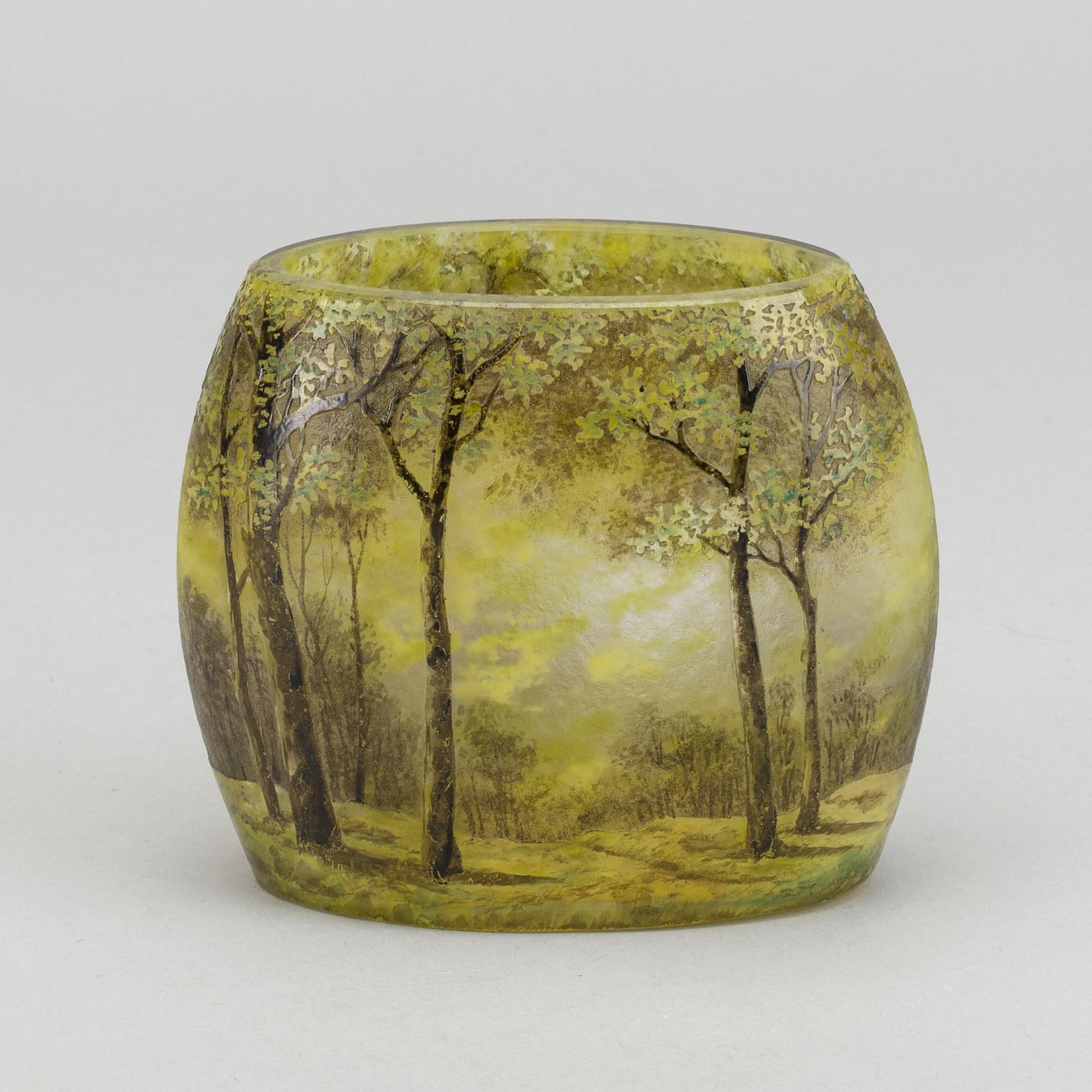 DAUM NANCY,  a acid etched signed Art Nouveau glass vase eraly 20th century.