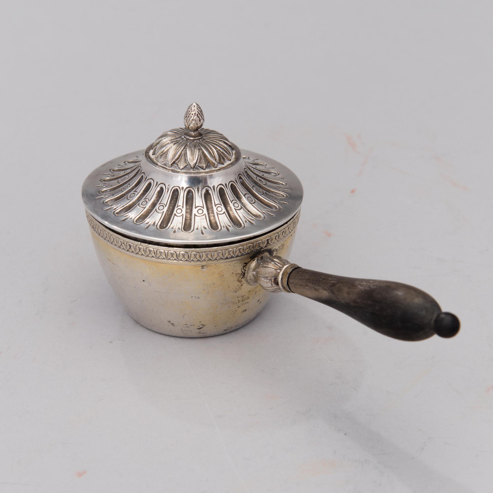 English sterling silver brandy pan with lid, Jonathan Hayne, 1816/1821-1836. Total weight 170 g.
