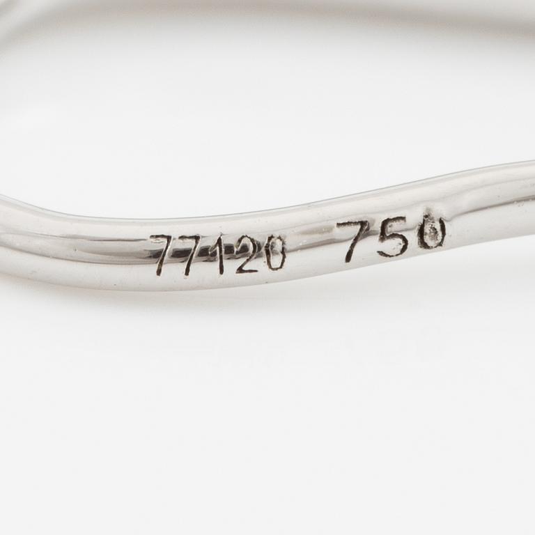 Earrings 18K white gold with cultured drop-shaped pearls and brilliant-cut diamonds.