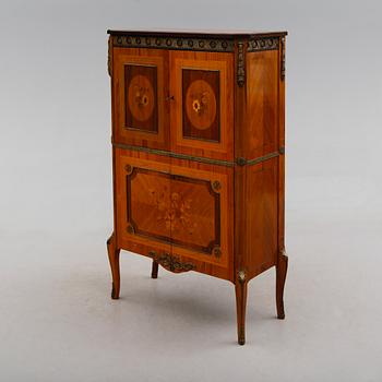 BARSKÅP, gustaviansk stil, 1900-talets andra hälft.