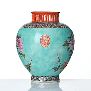 A Chinese Republic vase, 20th Century.