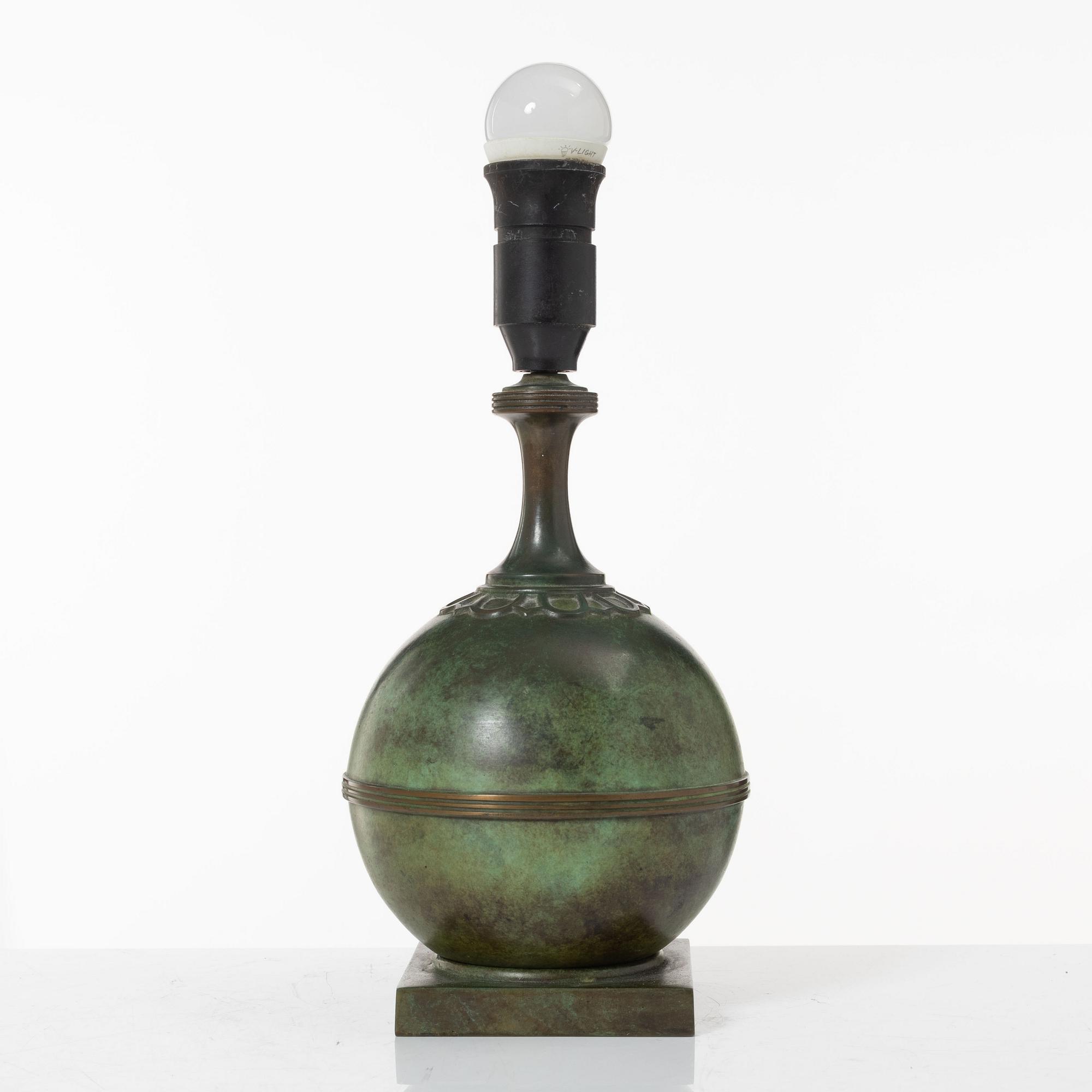 Guldsmedsaktiebolaget, a table lamp, 1930's.
