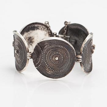 Jorma Laine, A silver bracelet "Chic". Turun Hopea, Turku 1975.