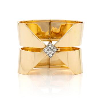 530. Sigurd Persson, a bracelet, 18K gold set with round brillant-cut diamonds, Stockholm.