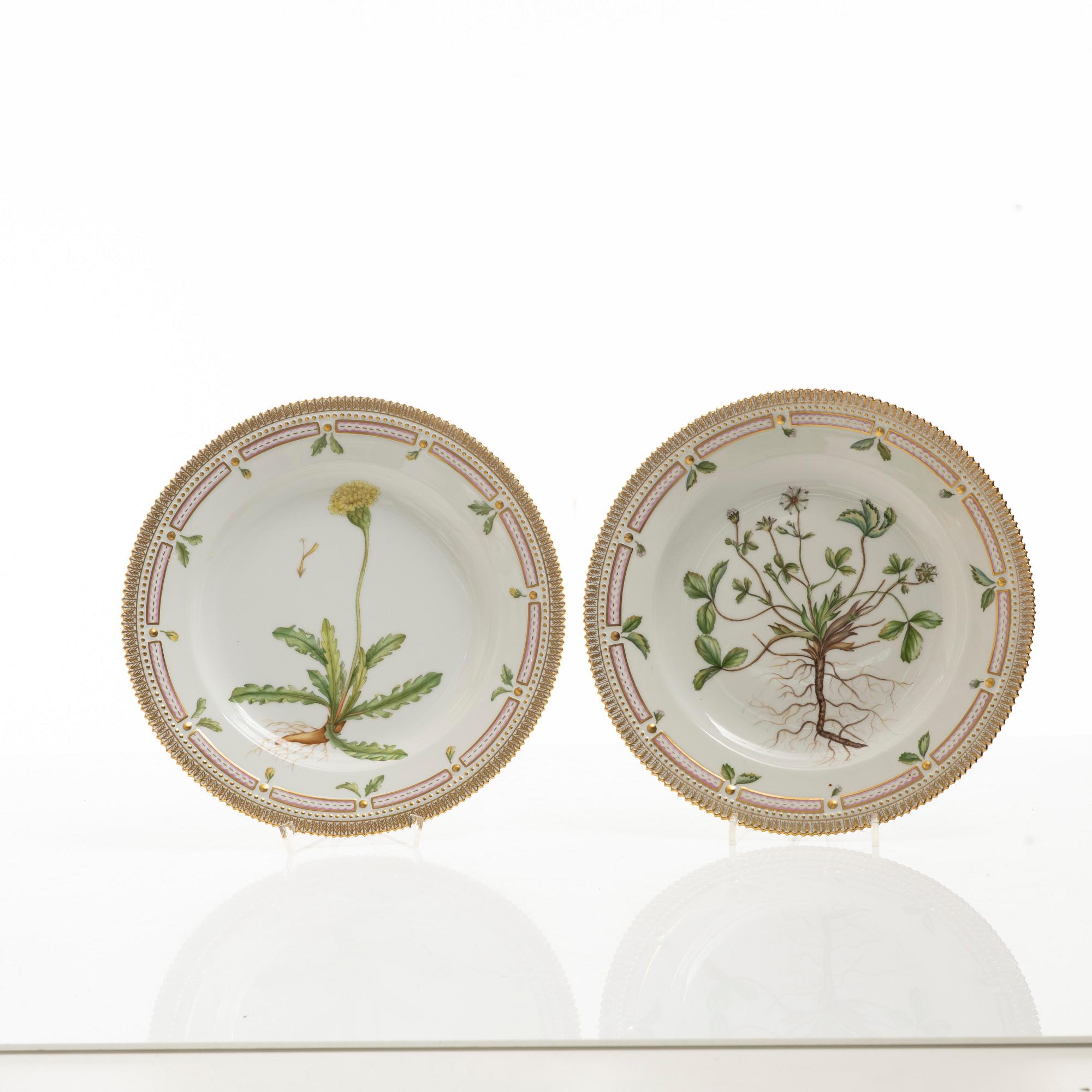 A set of five Royal Copenhagen 'Flora Danica' dinner plates, Denmark, 20th century.