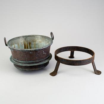 THREE 19TH CENTURY COPPER KITCHEN UTENSILS.