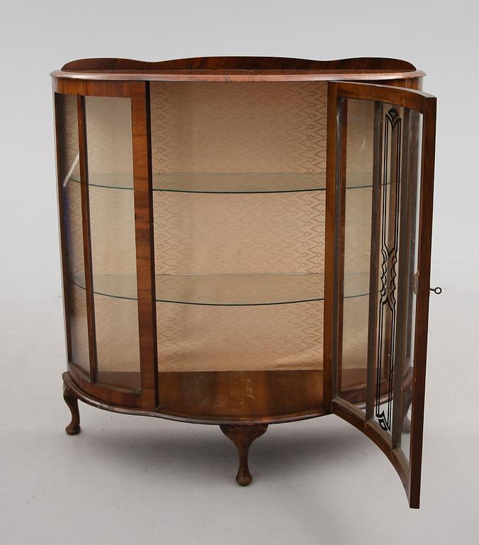 VITRINSKÅP, England, 1900-talets första hälft.