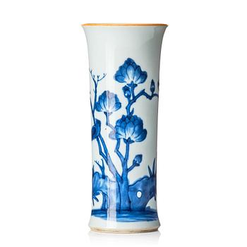 1051. A blue and white Transitional vase, 17th Century.