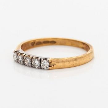 Ring, briljantslipade diamanter, 18K guld. Helsingfors 1991.
