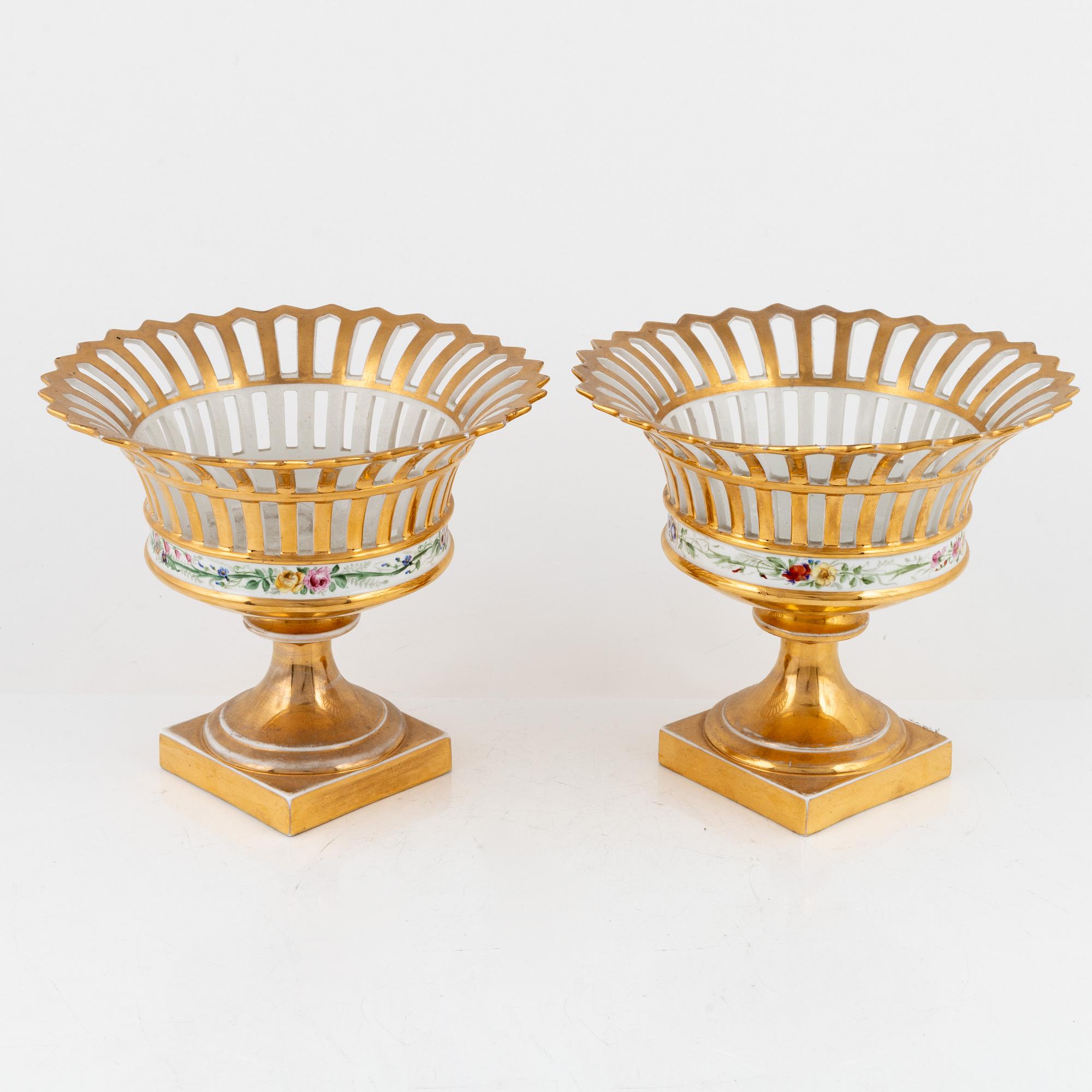 Gallerskålar ett par, porslin, Rörstrand, omkring sekelskiftet 1900.