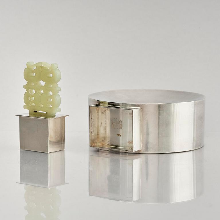 Inga Lagervall Ringbom, flaska med lock, sterling silver och nefrit, Stockholm 1978.