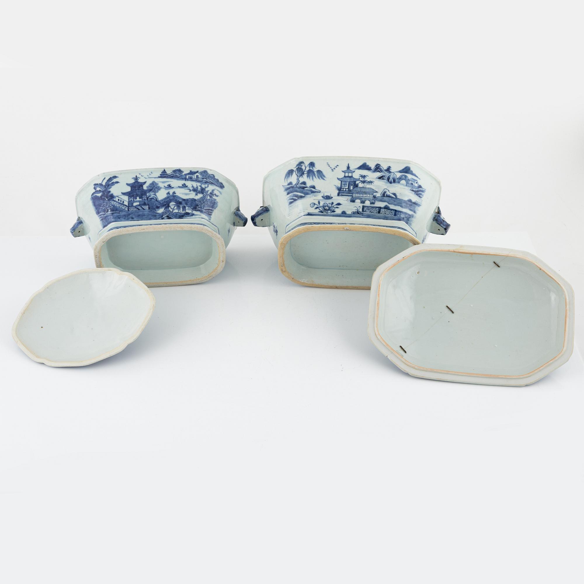 A set of four Chinese porcelain pieces, Qing dynasty, 18th-19th century.