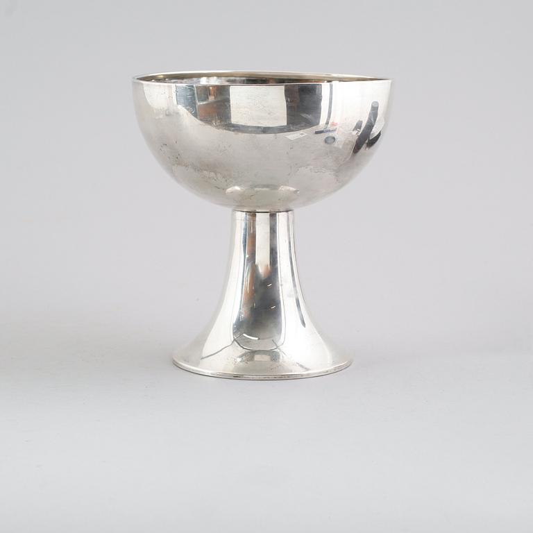 SKÅL PÅ FOT, silver, GAB, Stockholm 1922. Vikt ca 338 gram.