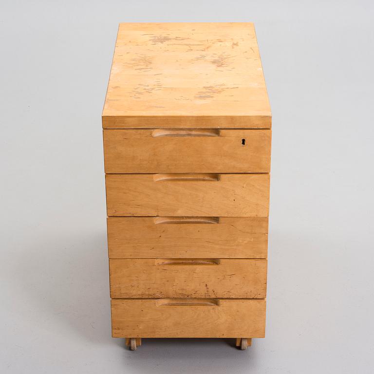ALVAR & AINO AALTO, Kirjoituspöytä, laatikosto ja jakkara 1930-50-luku.