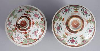 POTPURRIURNOR, 2 st, porslin, Kina, troligen omkring 1800.