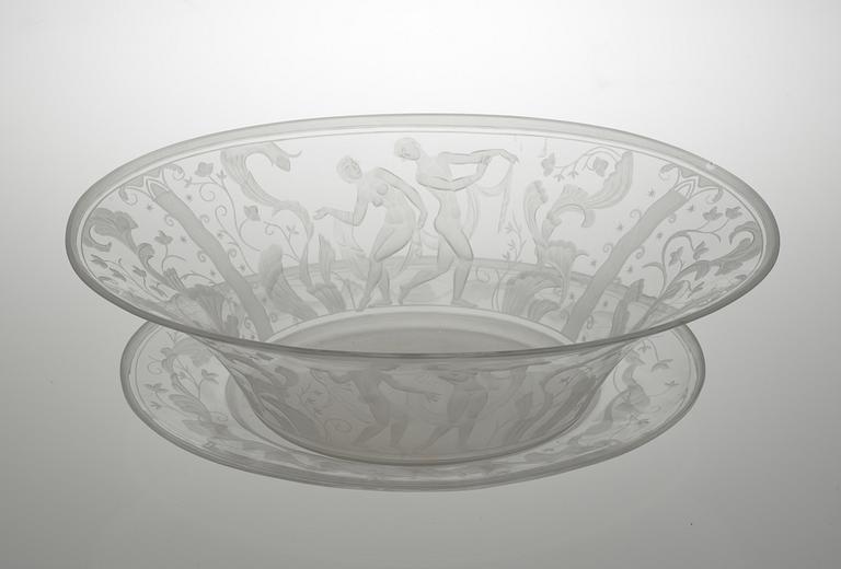 A Simon Gate engraved glass bowl with a plate, Orrefors 1930.