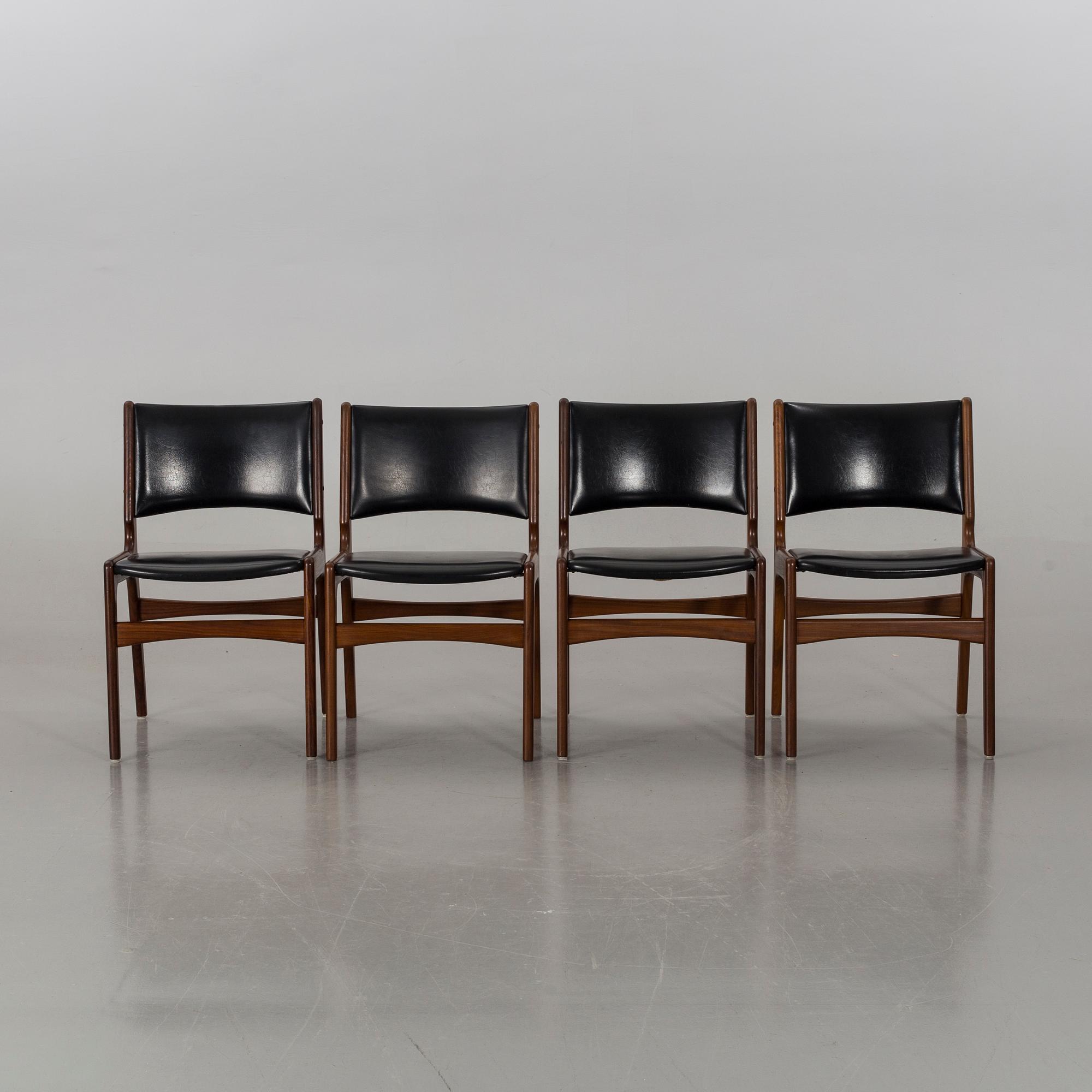 A SET OF 8 CHAIRS FROM JOHANNES ANDERSEN FOR  Uldum Mobelfabrik, Denmark.