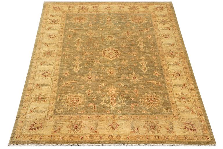 An Ushak rug, c. 244 x 167 cm.
